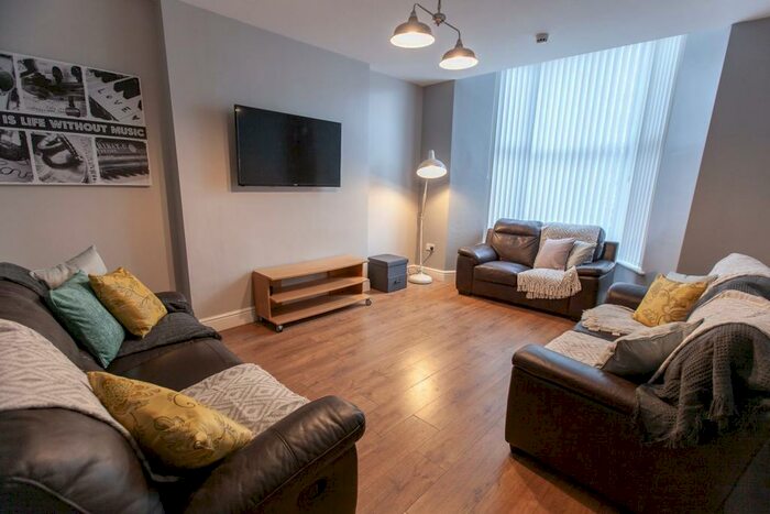 8 Bedroom Terraced House To Rent In Deane Road, L7