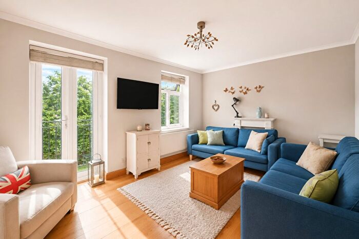 2 Bedroom Flat For Sale In Clapham Road Estate, London, SW4