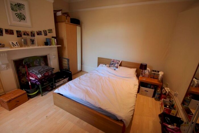 6 Bedroom House To Rent In Fosse Road South, West End, Leicester, LE3