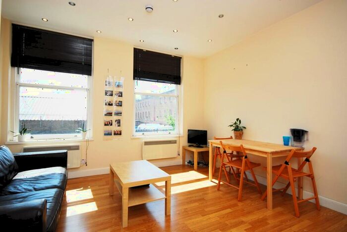 1 Bedroom Flat To Rent In St John's Hill, Wandsworth, London, SW11
