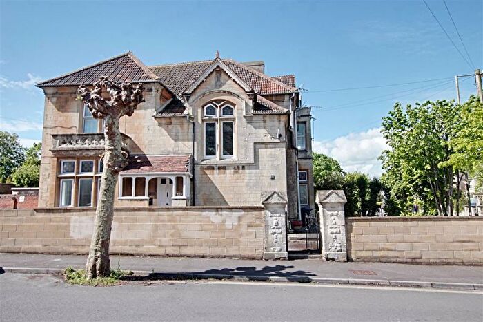 1 Bedroom Flat To Rent In Avenue Road, Trowbridge, BA14