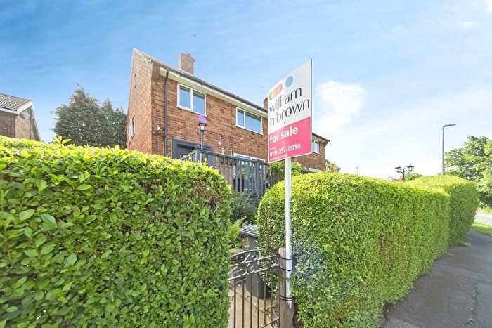 3 Bedroom Semi-Detached House For Sale In Half Mile Lane, Leeds, LS13