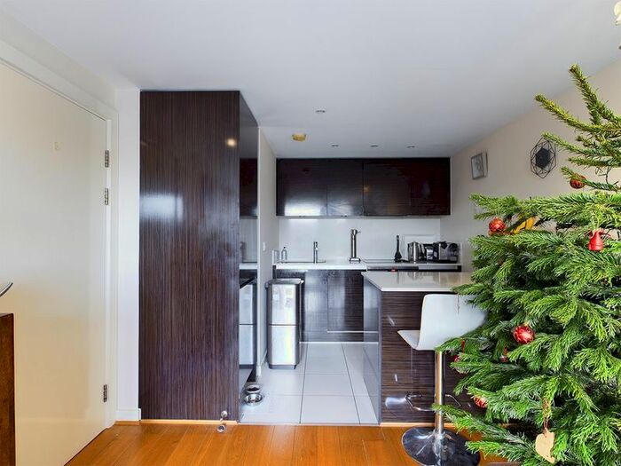 2 Bedroom Flat To Rent In Madison Building, London, SE10