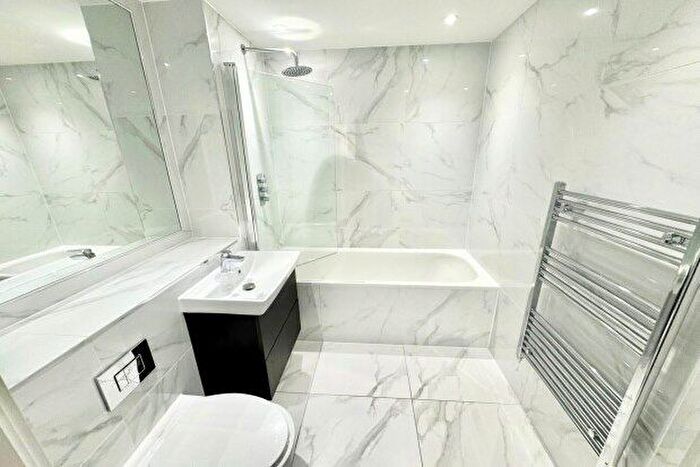 2 Bedroom Flat To Rent In St. James Road, Brentwood, CM14