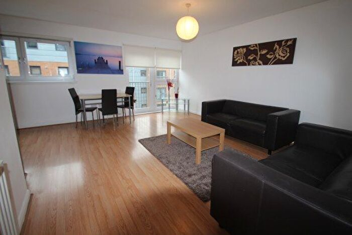 2 Bedroom Flat To Rent In Barrland Court, Glasgow, G41