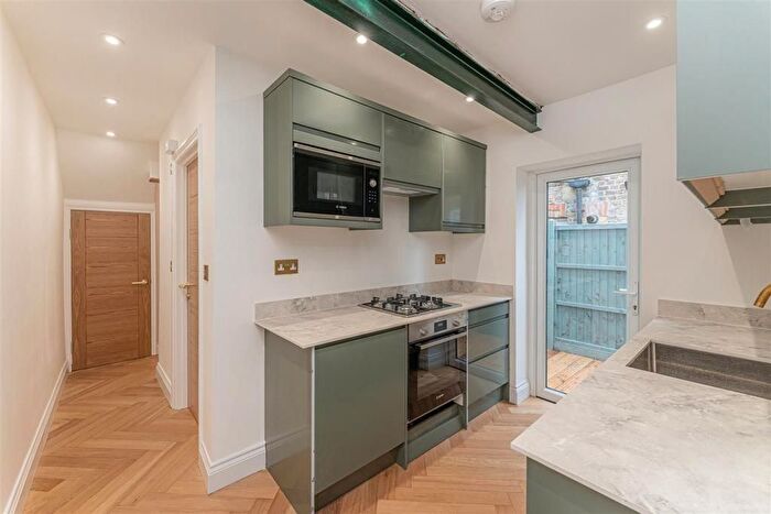 2 Bedroom Property To Rent In Brookscroft Road, Walthamstow, E17