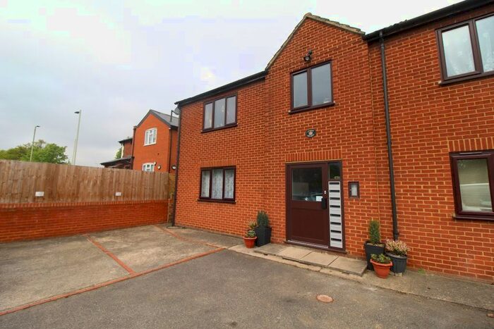 1 Bedroom Flat To Rent In Crown Place, Bedford, MK42