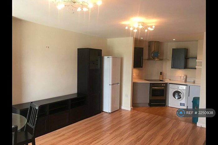 2 Bedroom Flat To Rent In Landmark Place, Cardiff, CF10