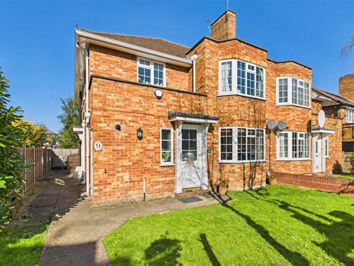 2 Bedroom Maisonette To Rent In Gladsmuir Close, Walton-On-Thames, KT12