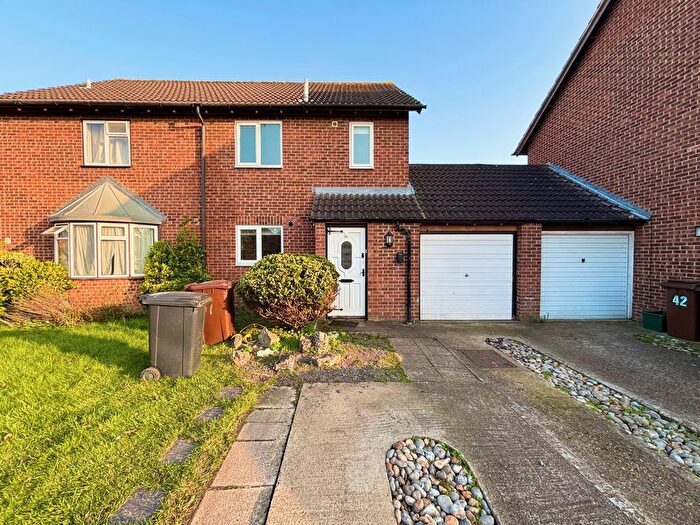 3 Bedroom Semi Detached House To Rent In Cardinal Close, Worcester Park, KT4