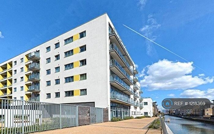 2 Bedroom Flat To Rent In Aqua Vista Square, London, E3