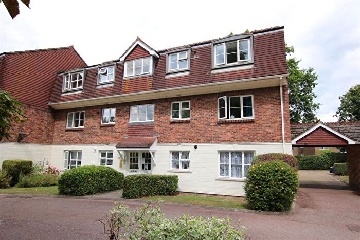 1 Bedroom Flat To Rent In Greenacres, Horsham, West Sussex, RH12