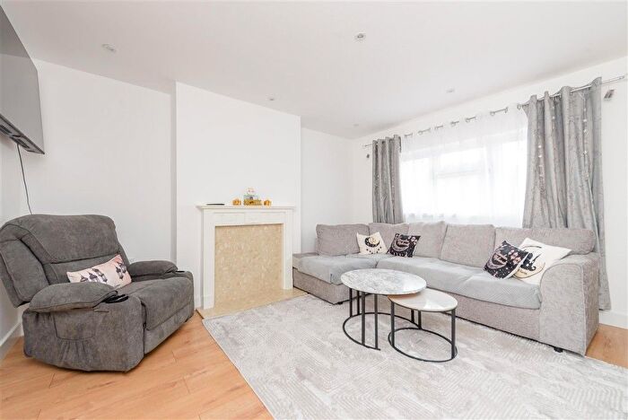 2 Bedroom Maisonette For Sale In St. John's Road, Welling, Kent, DA16
