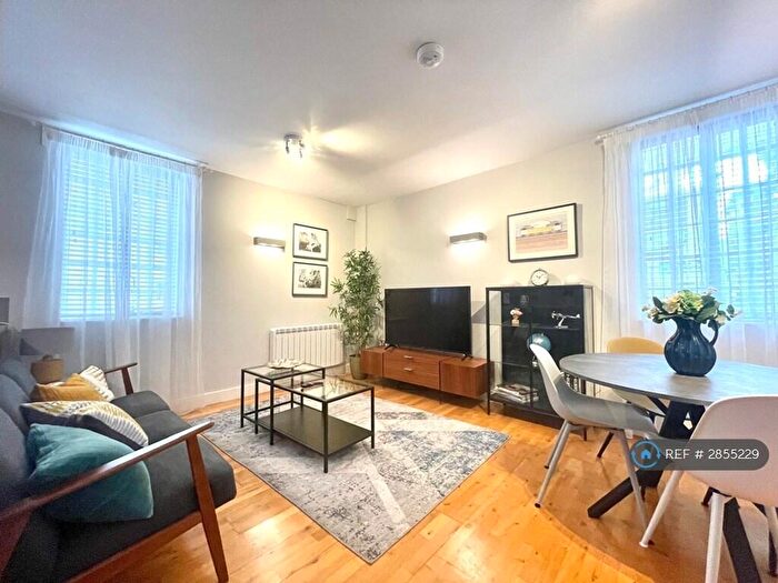 1 Bedroom Flat To Rent In Georges Square, Bristol, BS1