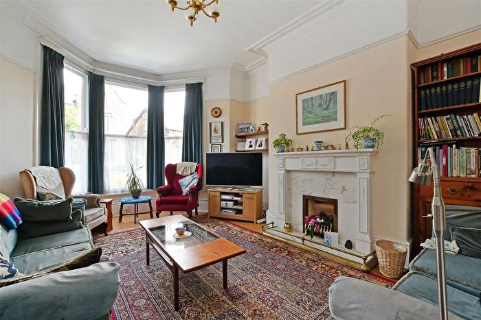 6 Bedroom Semi-detached House For Sale In Clarkegrove Road, Botanical Gardens, S10