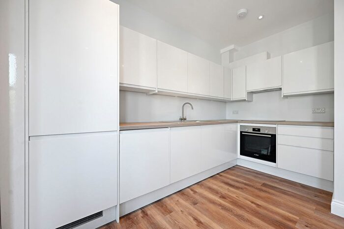 3 Bedroom Flat To Rent In Greenhill Road, Harrow, HA1