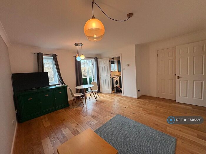 2 Bedroom Flat To Rent In Windsor Hall, London, E16