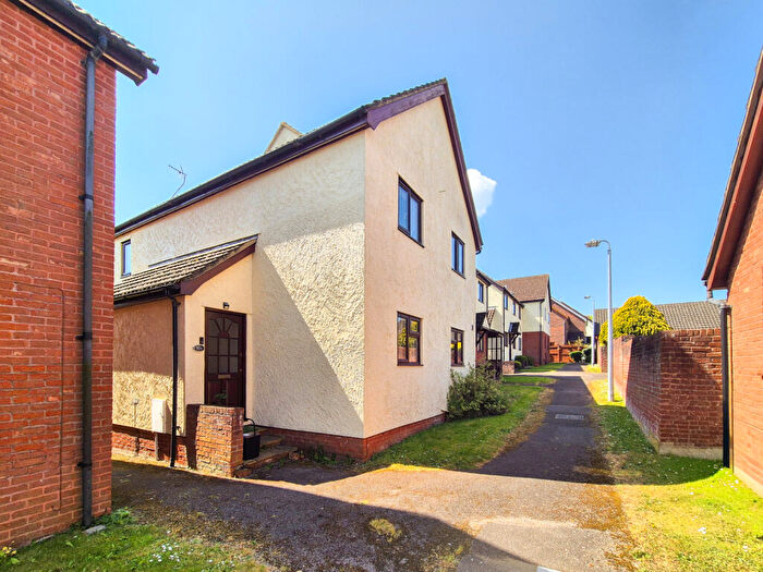 2 Bedroom Maisonette To Rent In Godfrey Way, Dunmow, Essex, CM6