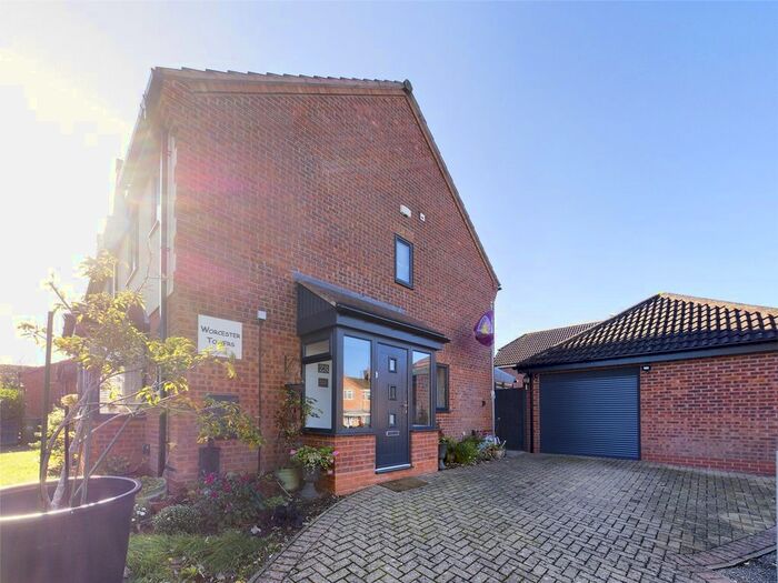 3 Bedroom Semi-Detached House To Rent In Cranesbill Drive, Worcester, Worcestershire, WR5