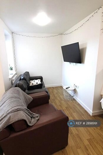 3 Bedroom Flat To Rent In Greenwood Lodge, Winchester, SO22