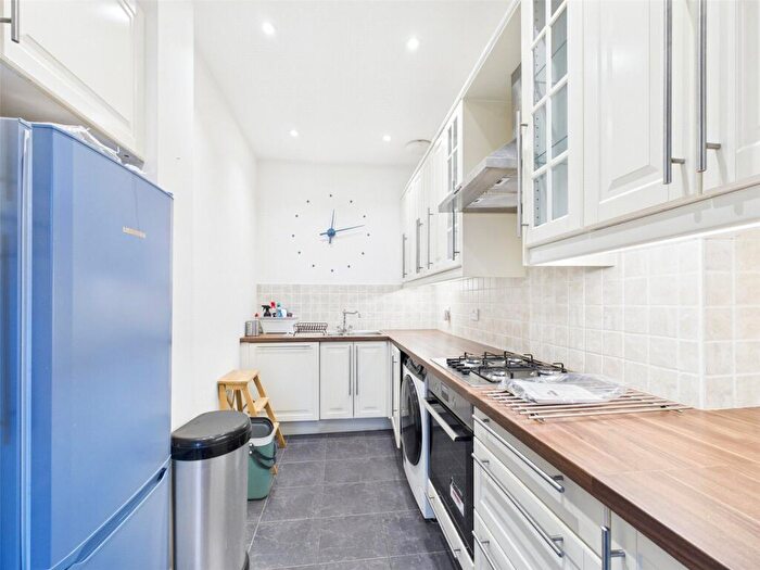 2 Bedroom Apartment To Rent In Comely Bank Avenue, Edinburgh, Midlothian, EH4