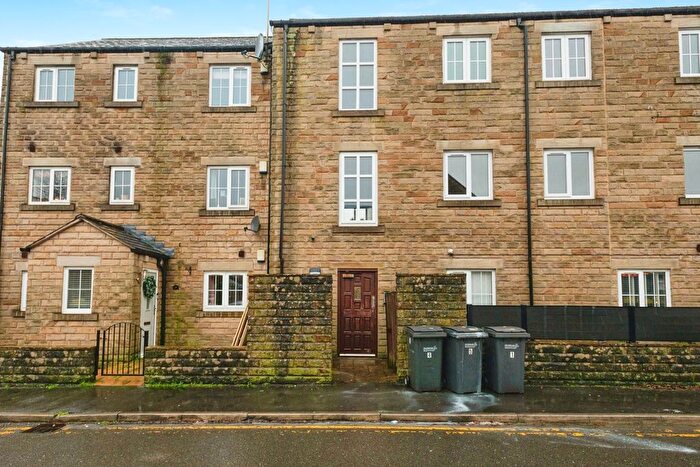 2 Bedroom Flat For Sale In Lauren Close, Oldham, OL4