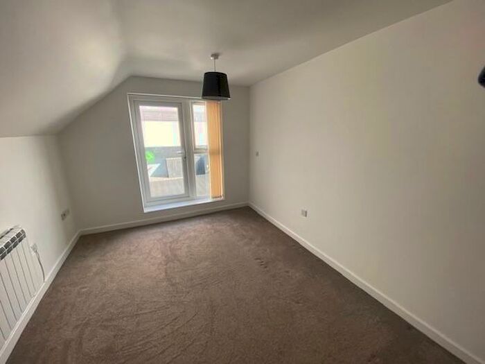 1 Bedroom Flat To Rent In Flat, High Road, Southampton, Hampshire, SO16
