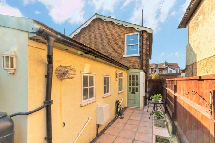 2 Bedroom House To Rent In Gladstone Road, Surbiton, KT6