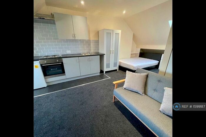 1 Bedroom Flat To Rent In Landseer Avenue, Leeds, LS13