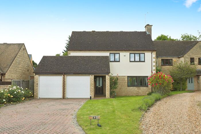 4 Bedroom Detached House For Sale In Willow Road, Broadway, Worcestershire, WR12