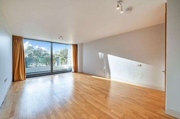 3 Bedroom Flat For Sale In Parliament View Apartments, Albert Embankment, SE1