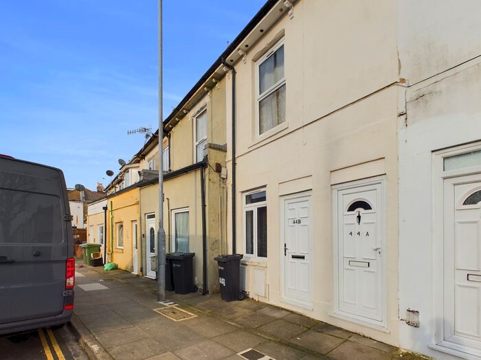 2 Bedroom Flat To Rent In Gladys Avenue, Portsmouth, PO2