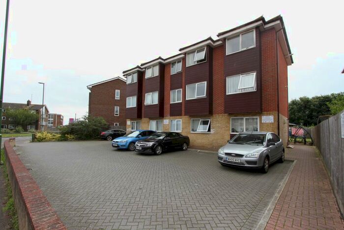 1 Bedroom Flat To Rent In Tower Road, Lancing, BN15