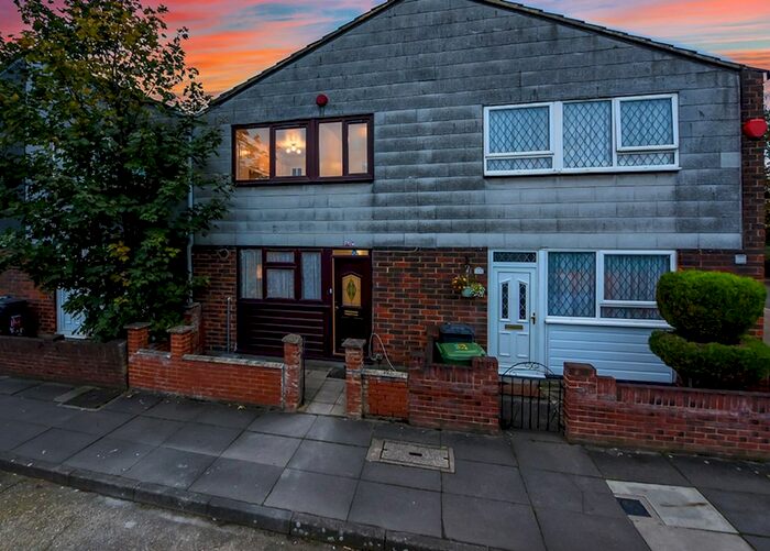 3 Bedroom Semi-Detached House To Rent In Turnpike Close, London, Greater London, SE8