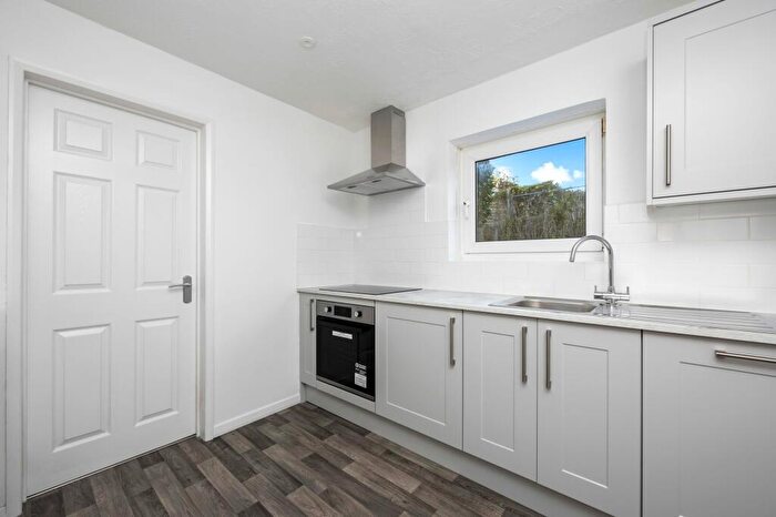 4 Bedroom Semi-Detached House To Rent In Stonery Close, Portslade, BN41