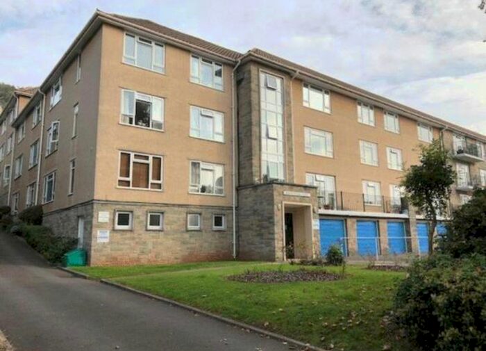 2 Bedroom Flat To Rent In Shrubbery Avenue, Weston-Super-Mare, BS23
