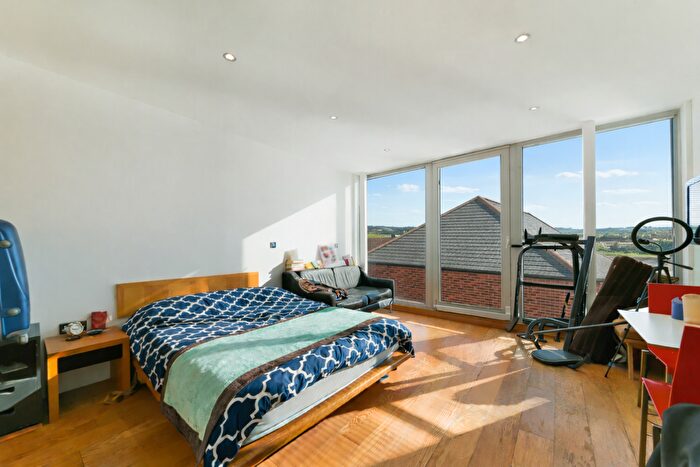 Studio To Rent In Tower Bridge Road, London, London, SE1