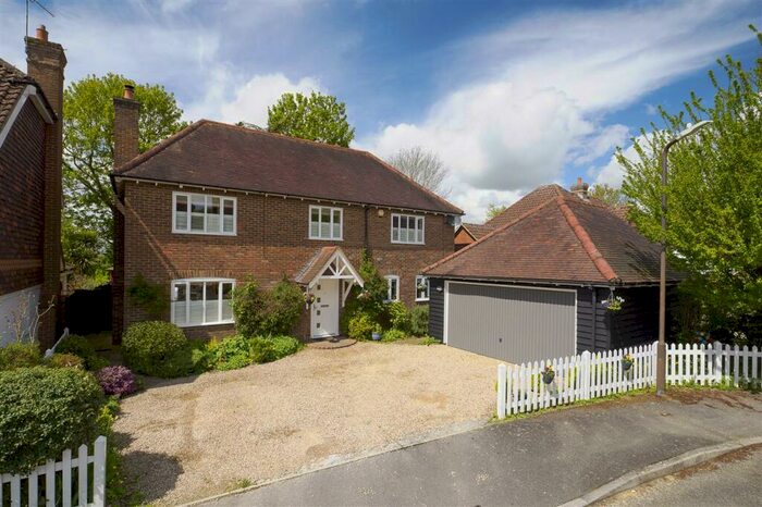 4 Bedroom Chalet To Rent In Downlands, Harrietsham, ME17