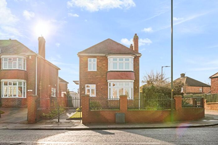 3 Bedroom Detached House For Sale In Clee Crescent, Grimsby, Lincolnshire, DN32