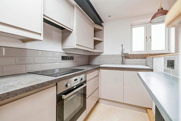 1 Bedroom Apartment For Sale In Bridge Street, Saxilby, Lincoln, LN1
