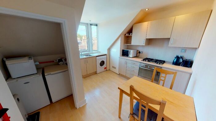 2 Bedroom Flat To Rent In Crown Street, City Centre, Aberdeen, AB11