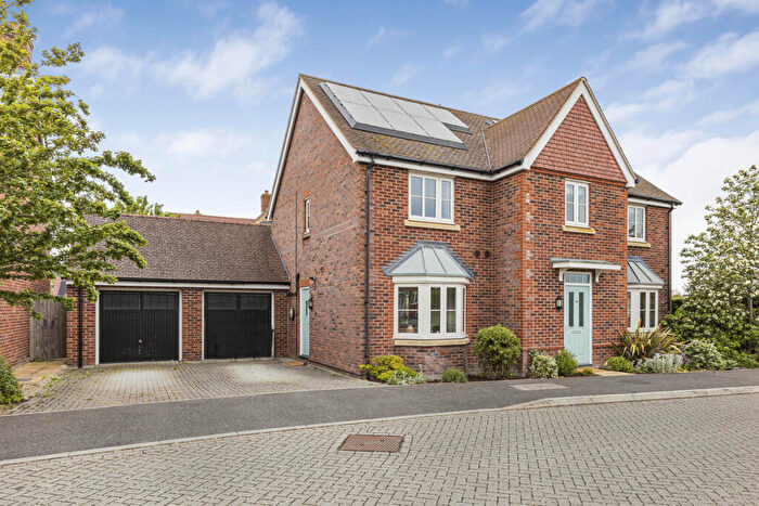 4 Bedroom Detached House For Sale In Milbank Way, Steventon, OX13