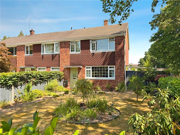 3 Bedroom End Of Terrace House For Sale In Savernake Close, Romsey, Hampshire, SO51