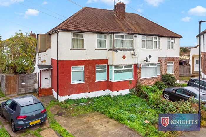 2 Bedroom Maisonette For Sale In Stainton Road, London, EN3
