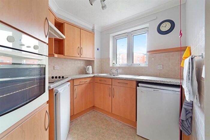 2 Bedroom Retirement Property For Sale In The Parade, Epsom, KT18