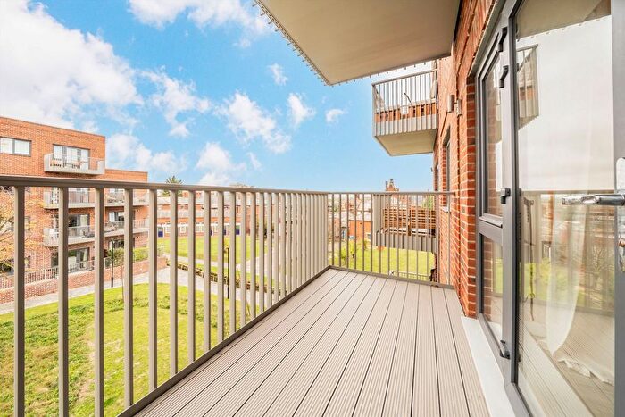 2 Bedroom Flat For Sale In Springfield Drive, Tooting, SW17