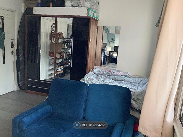 1 Bedroom Flat To Rent In Studio, Hounslow, TW3
