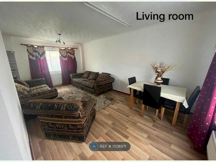 5 Bedroom End Of Terrace House To Rent In Winvale, Slough, SL1