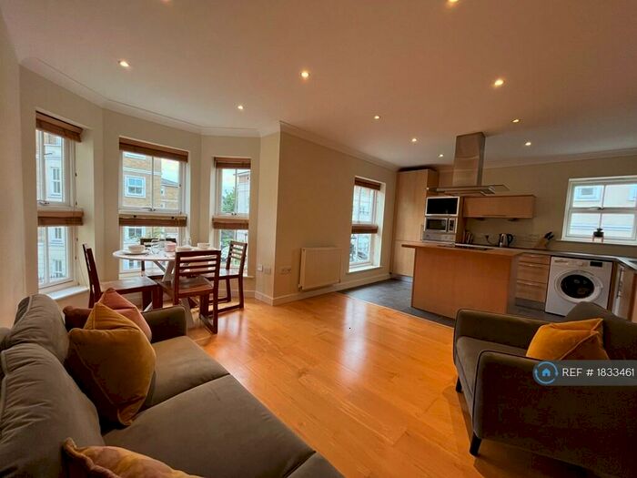 3 Bedroom Flat To Rent In Northpoint Square, London, NW1