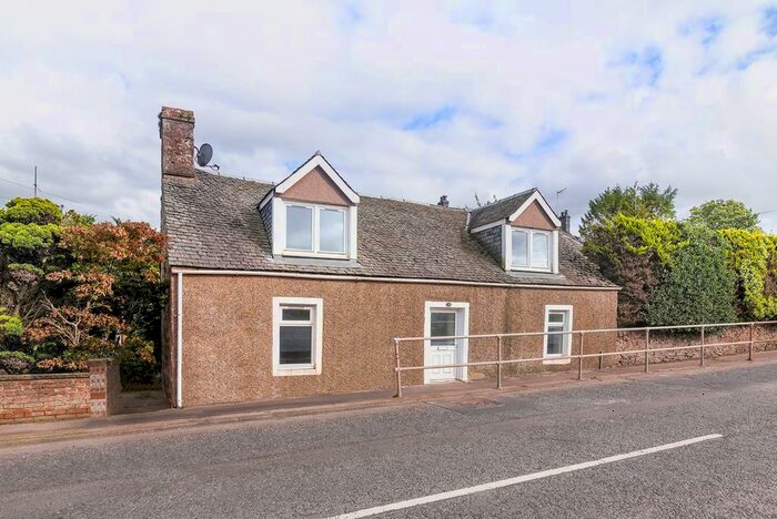 2 Bedroom Detached House For Sale In South Bridgend, Crieff, PH7